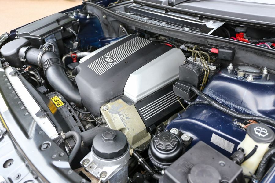 2002 Range Rover Vogue 4.4L L322, engine bay 1