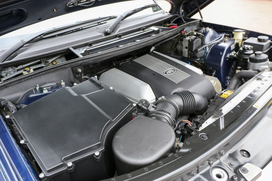 2002 Range Rover Vogue 4.4L L322, engine bay 2