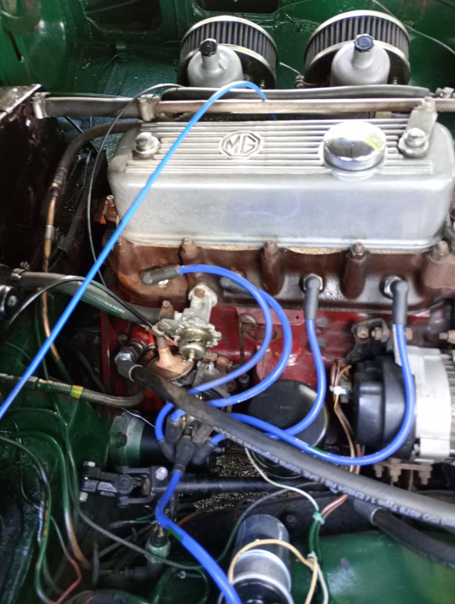 1977 MG B GT 1.8L, engine bay 6